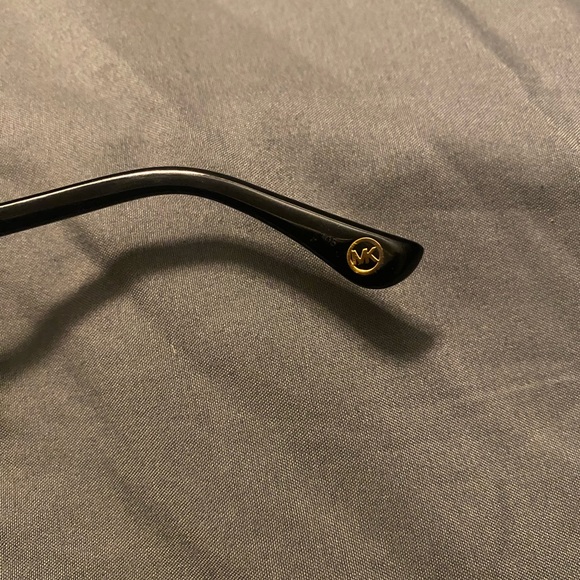 Michael Kors Camila sunglasses with hard case - Picture 12 of 12